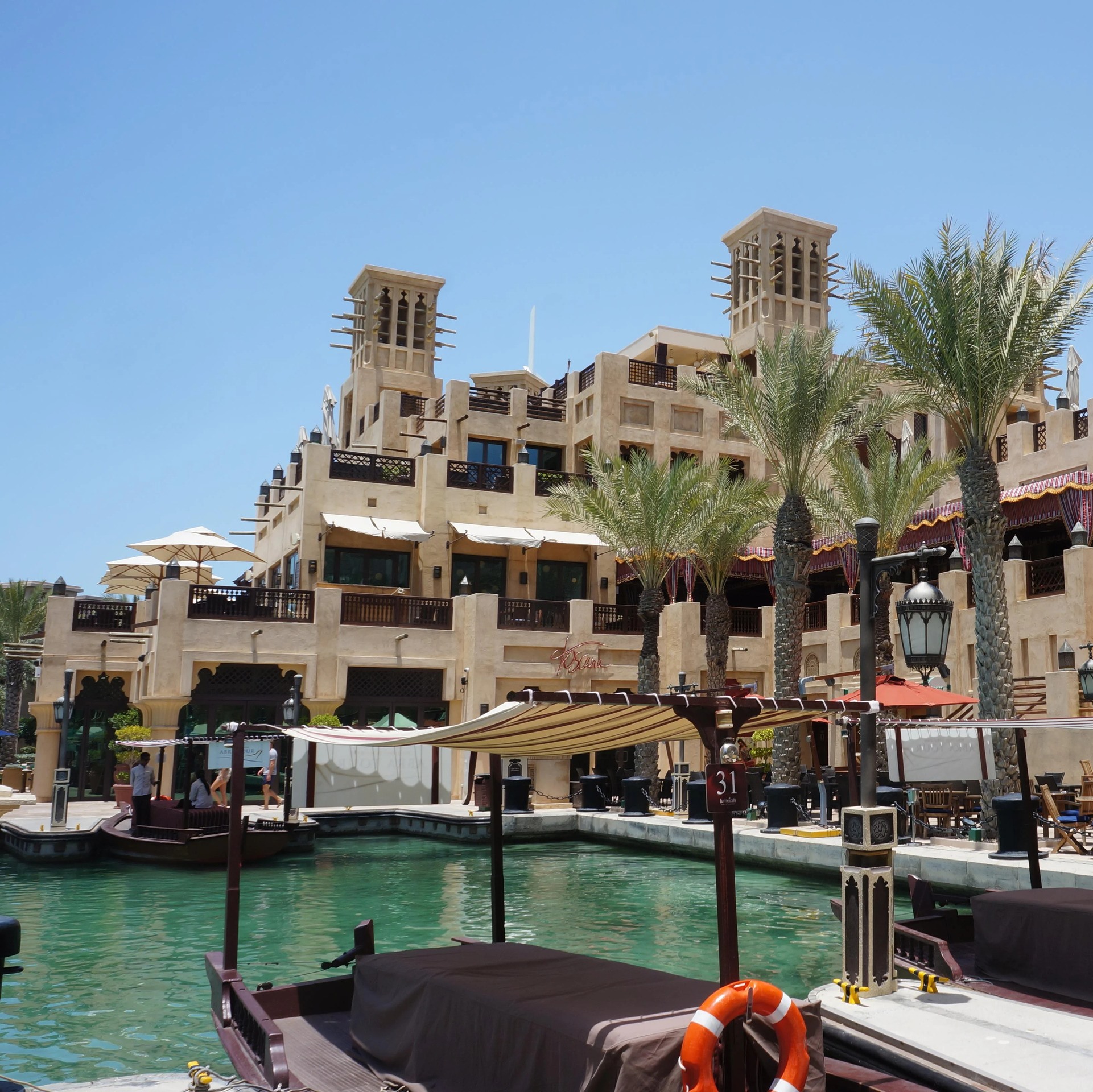 How Where You Live Shapes Where You Eat in Dubai