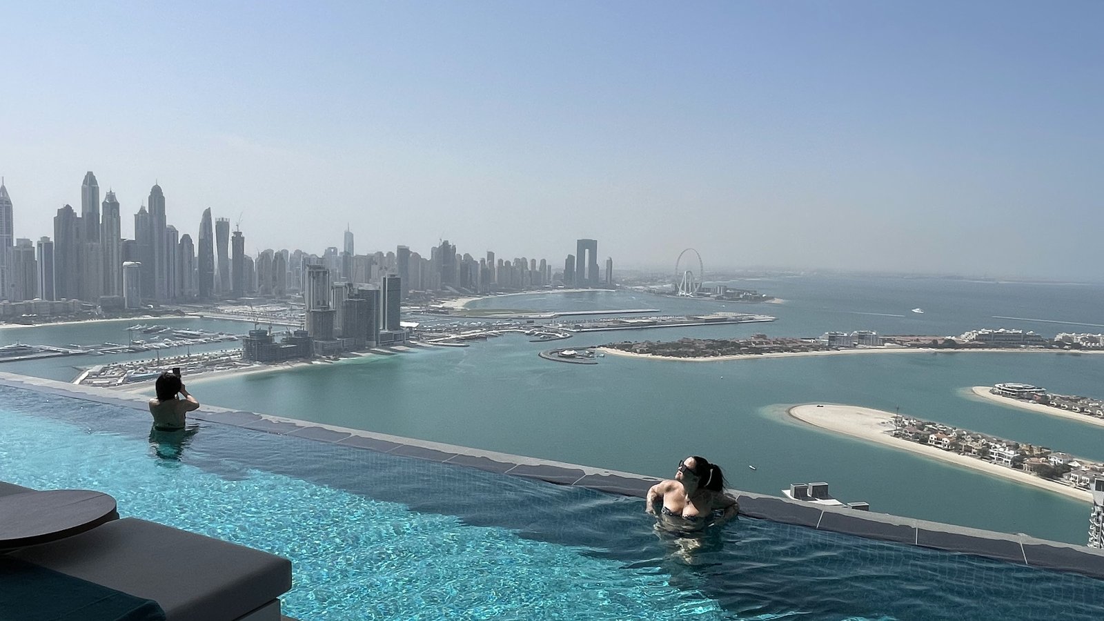 AURA SKYPOOL