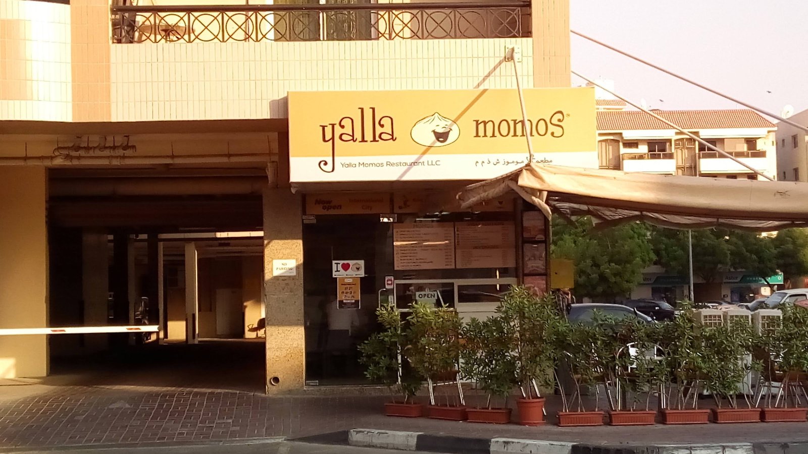 Yalla Momos