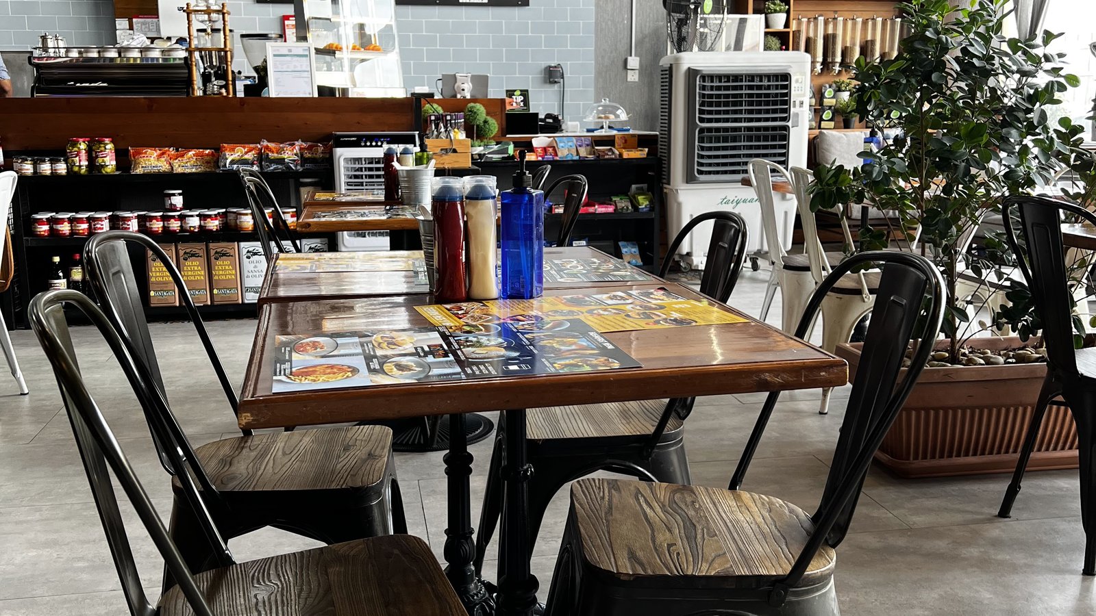 Maxzi The Good Food Shop
