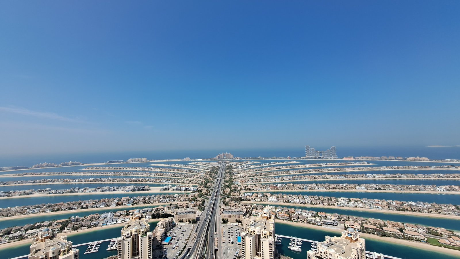 AURA SKYPOOL
