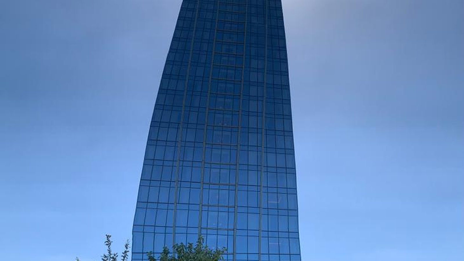 AURA SKYPOOL